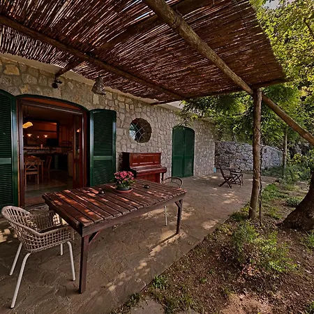 Groove'n'grove Bed & Breakfast