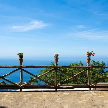 Bed & Breakfast Groove'n'grove SantʼAgata sui Due Golfi