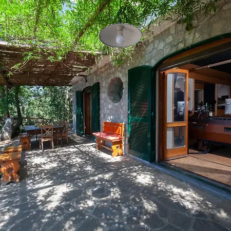 Bed & Breakfast Groove'n'grove SantʼAgata sui Due Golfi